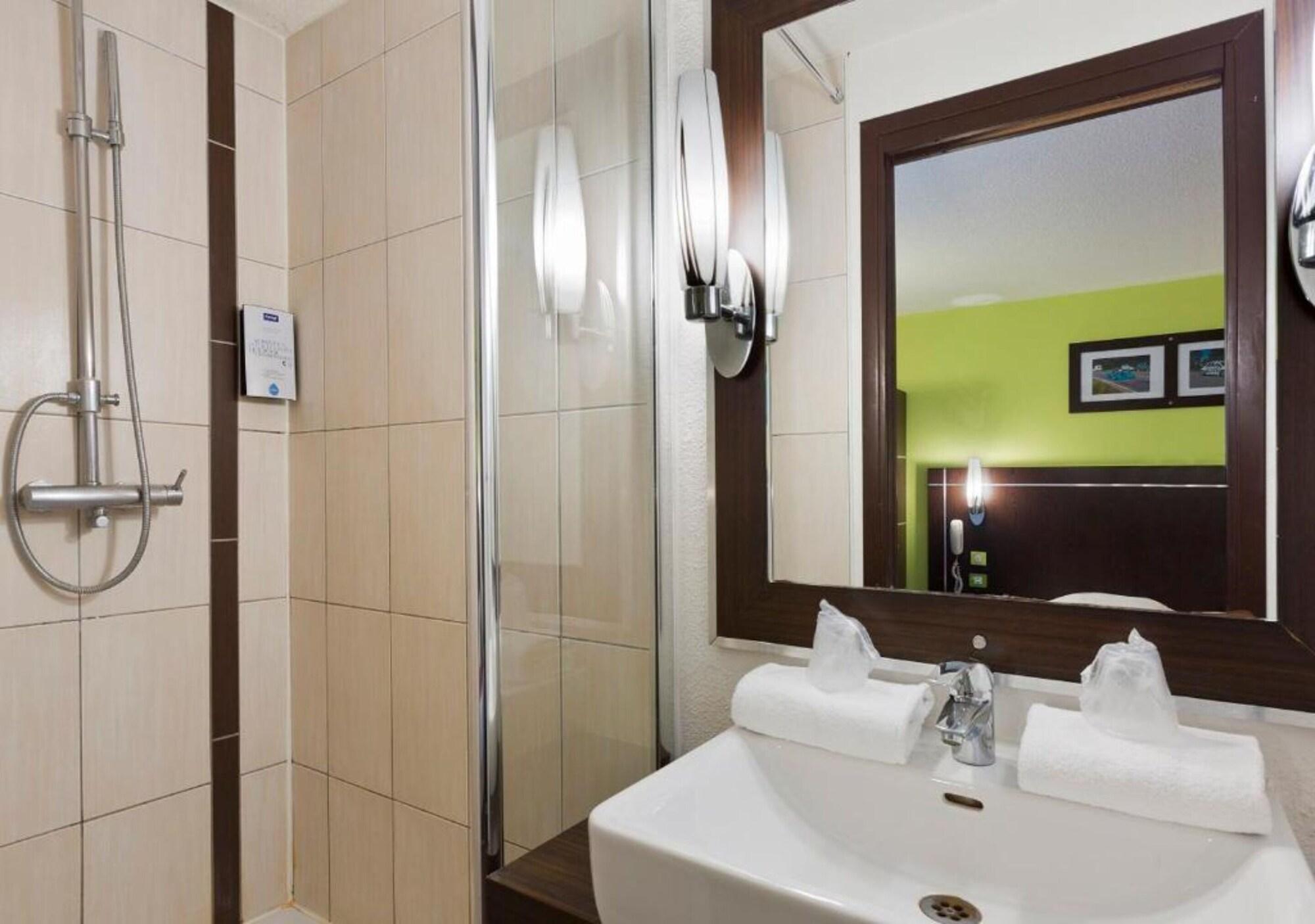 Enzo Hotels Reims Tinqueux By Kyriad Direct Eksteriør bilde