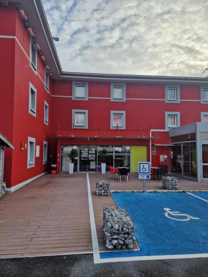 Enzo Hotels Reims Tinqueux By Kyriad Direct Eksteriør bilde